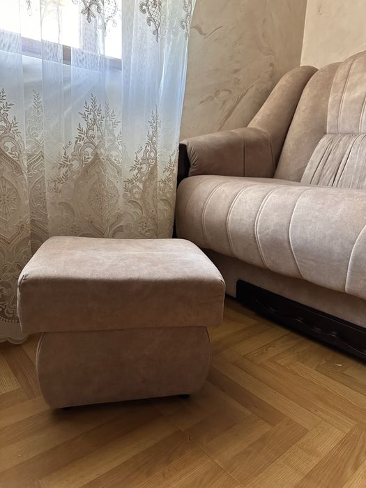 Диван, 2 крісла, 2 пуфи