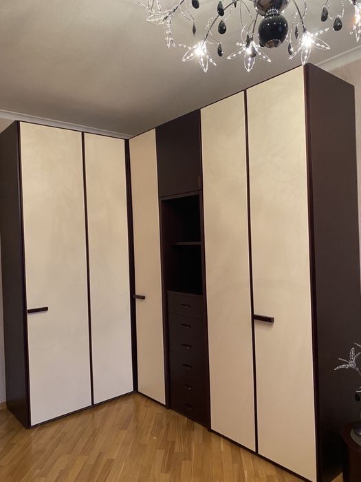 ДОМ СО ШПИЛЕМ! Сталинка с лифтом! Площадь Конституции! Продам 3к 90м2
