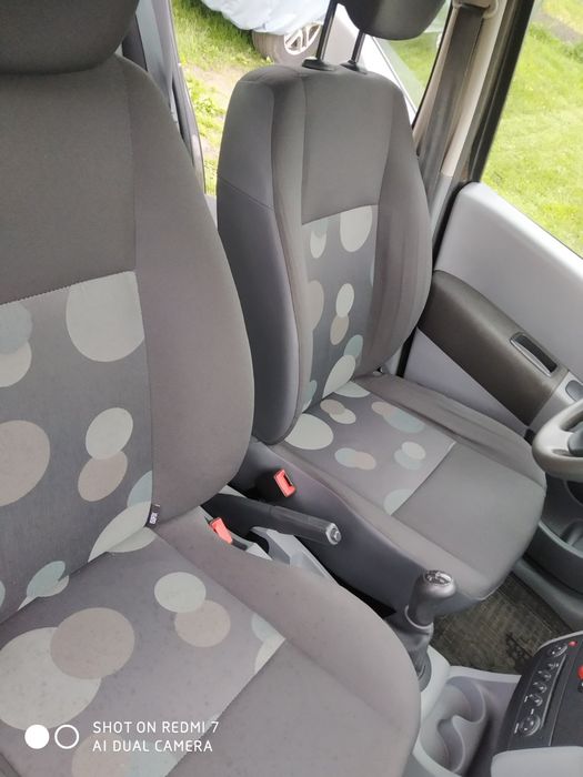 Автомобіль  Renault