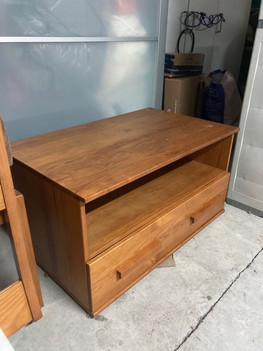 Aparador de televisão em pinho