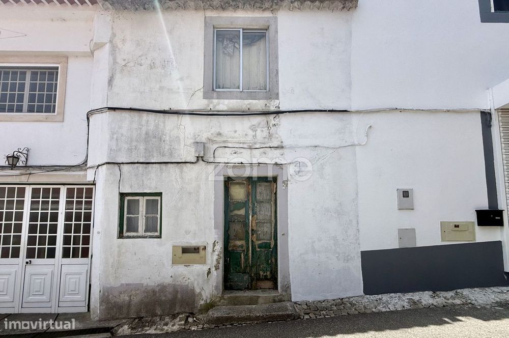 Moradia Bifamiliar para obras totais em Bucelas