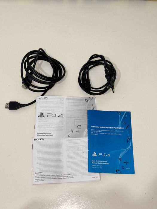 PlayStation 4 1TB (CUH-1216B) + Comando + Jogos + Selo Intacto