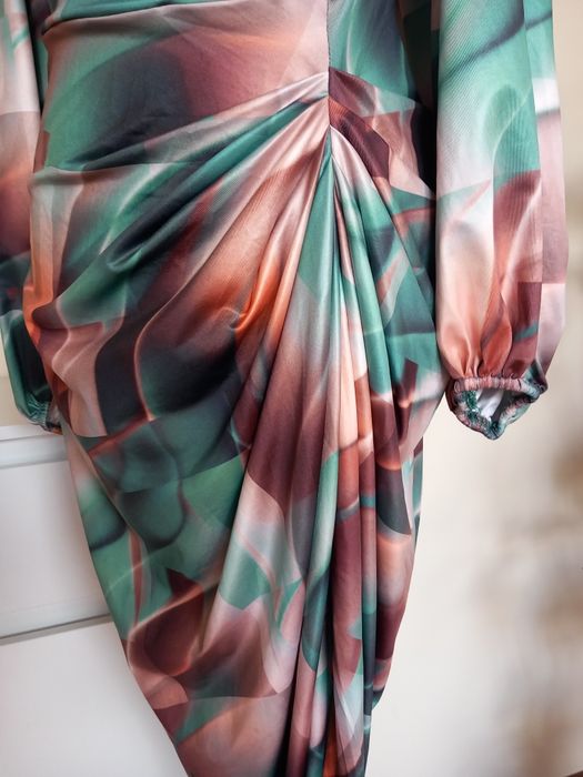 długa sukienka z marszczeniami 44/46 nowa