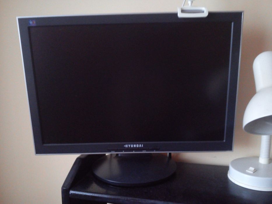 monitor Hyundai do komputera 19 cali ( przekątna 48 cm)