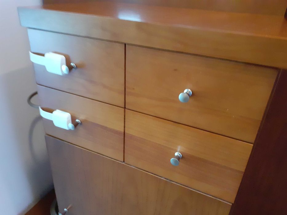 Móvel de Entrada em Madeira com Cabides, Luz, Gavetas, Espelho, etc.