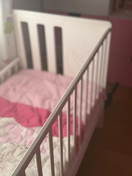 Berço para bebé com colchão