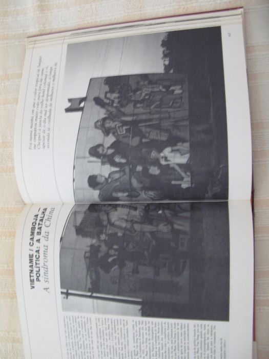 Livro "Mundo em AZERT - Cadernos de um Repórter"