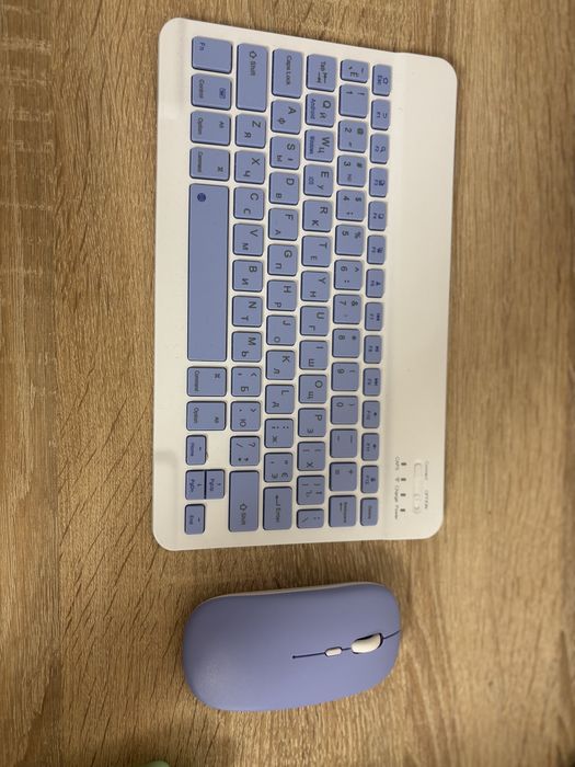 Захисний чохол з клавіатурою та бездротовою мишкою для iPad 11(А16)