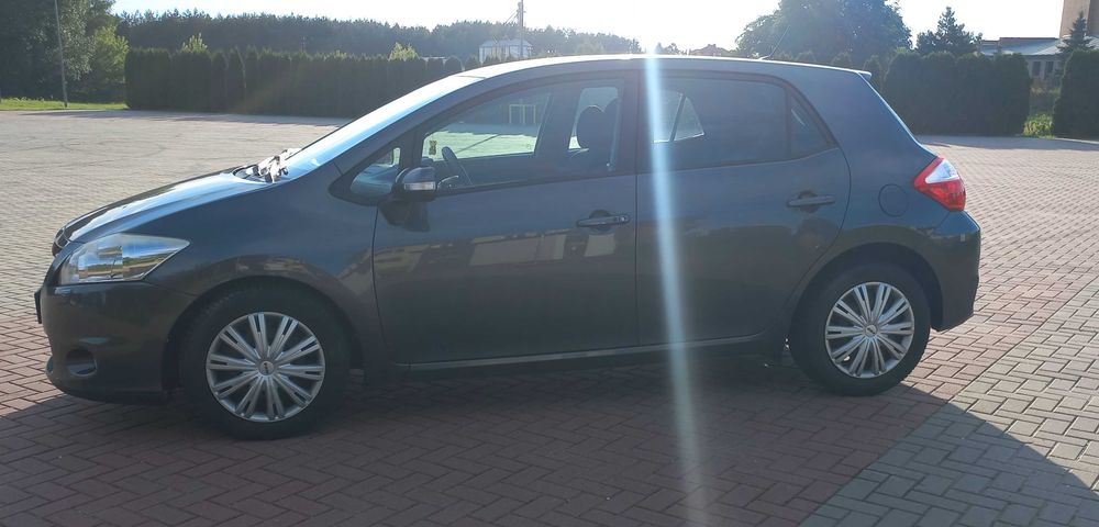 Samochód osobowy Toyota