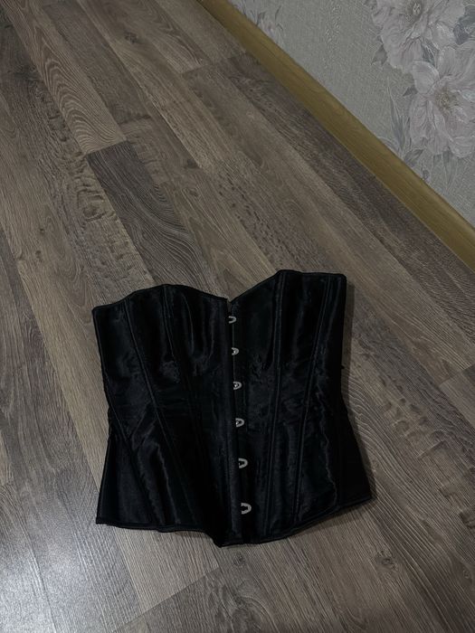 Корсет чорний атласний розмір М