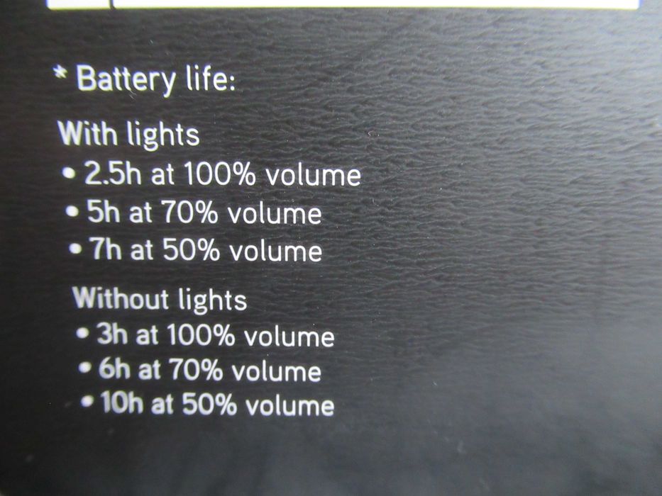 Caixa de som / coluna portatil como nova