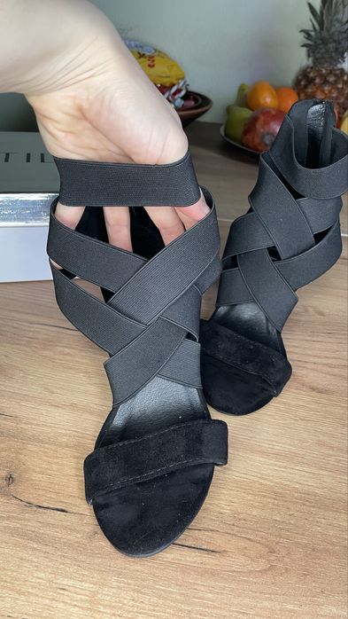 Продам нові не ношені босоніжки