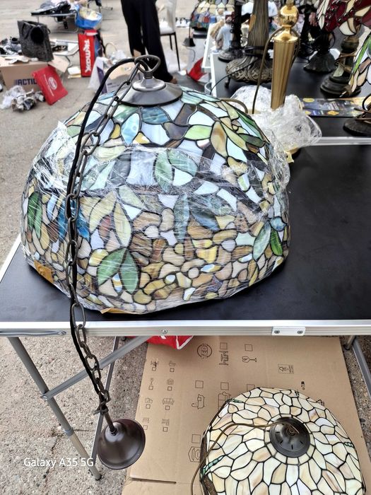 Elegancka lampa wiszaca w stylu tiffany