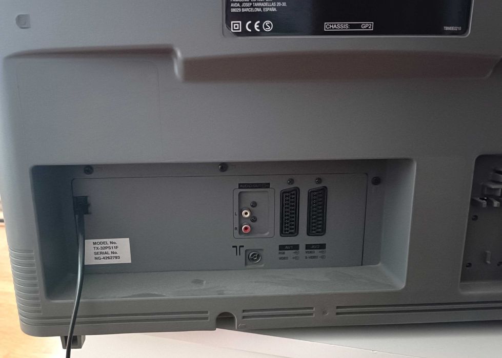 Televisão Panasonic Quintrix TX-32PS11F antiga