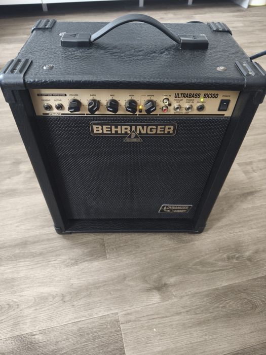 Behringer Ultrabass BX300 piec basowy 30W bardzo dobry stan