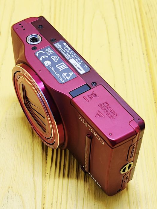 Компактный фотоаппарат Nikon Coolpix S9700 Red + SD 64Gb