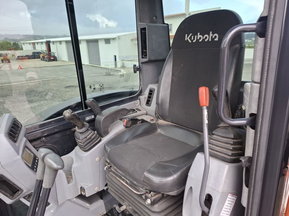 Mini giratória kubota U48-4