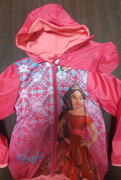 Продам новую утепленную ветровку Disney.