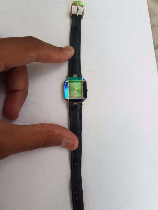 Relogio de senhora GUCCI banhado a ouro de 18k