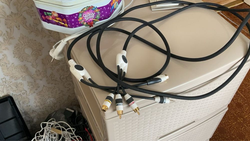 Кабель Apple mini DVI to S Video +audio Monster