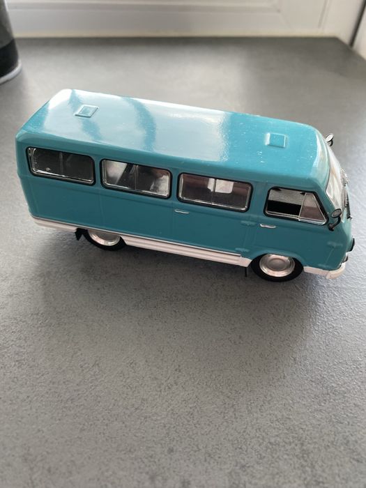 Модель автомобіля РАФ-977 ДМ Deagostini 1:43