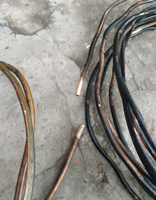 Трубка медная с холодильника.