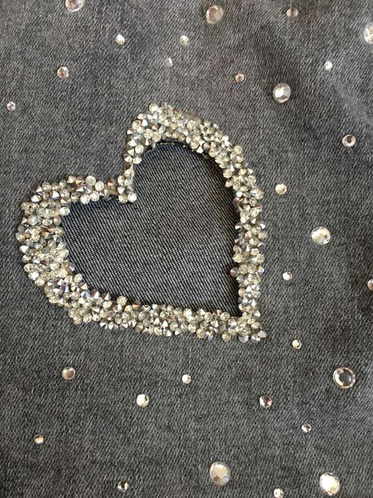 Spodnie jeansowe z sercem rozm S