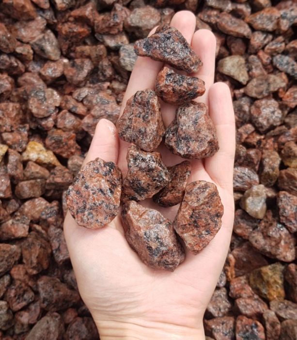 Grys kamień ogrodowy ozdobny czerwony Vanga Granit dalmatyńczyk Gabion