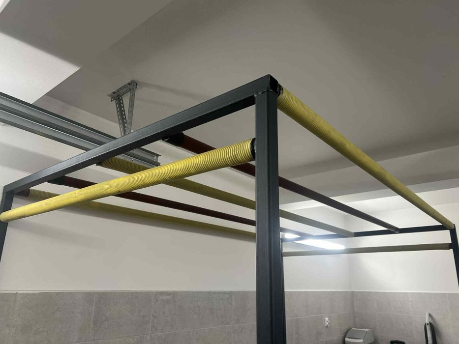 Stojak suszarka stelaż na dywany dywan