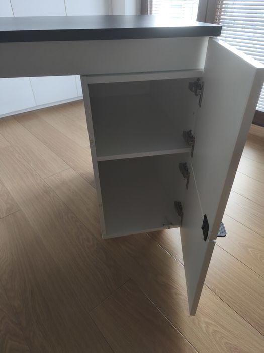 Sprzedam biurko 
szerokość