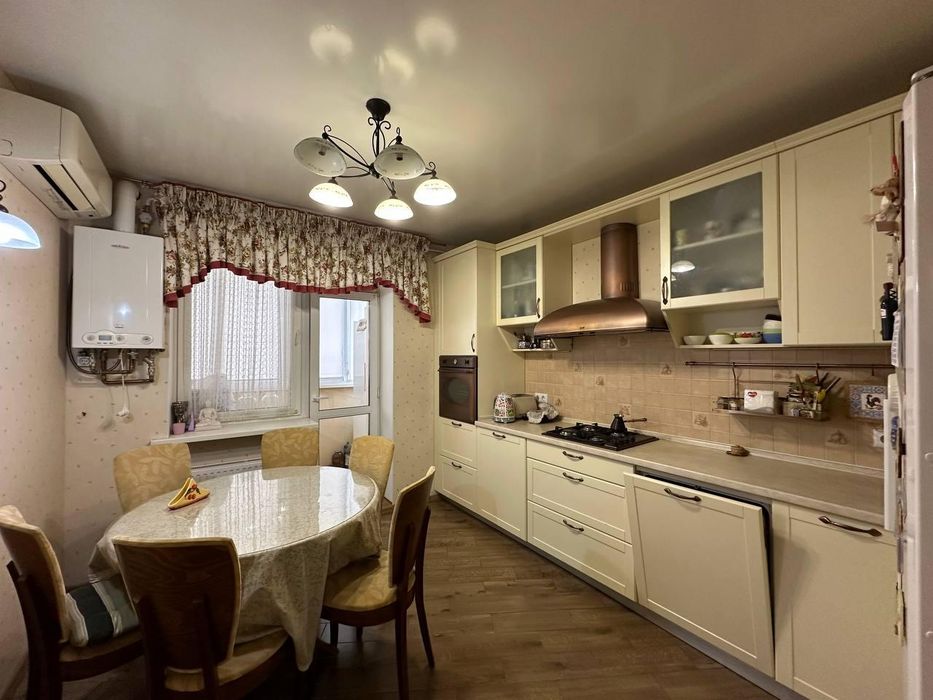Продам 3-к квартиру з ремонтом, 100 кв.м, на Черемхах (3-247-325)