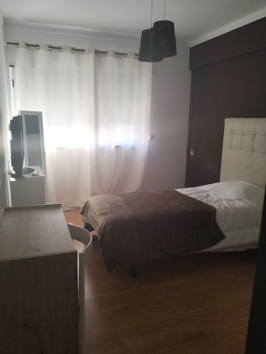 Quartos para Estudantes na Rua do Brasil N.º 302