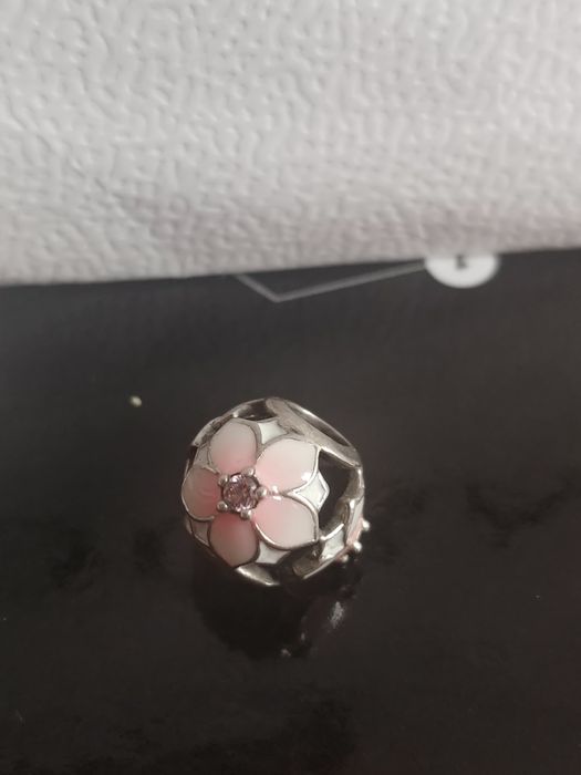 Pandora charms kwiatek piękny z 4 stron kamyczki