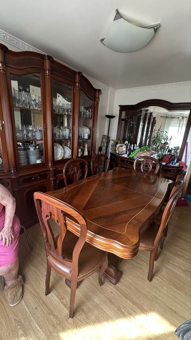 Sala de jantar em cerejeira e raiz de nogueira