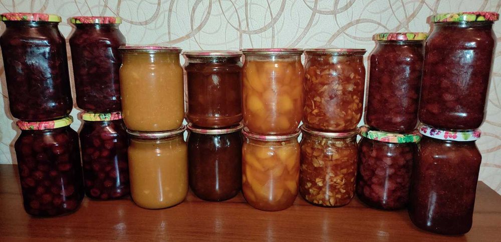 Різноманітна домашня консервація 2025 р (огірки, аджика, варення)