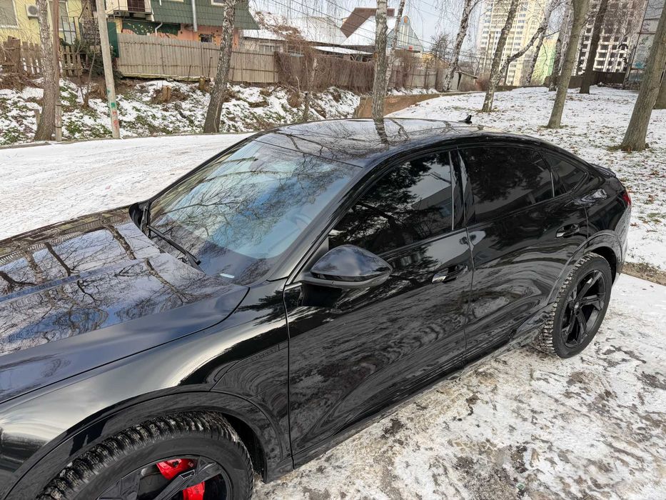 8
Audi Q8 e-tron 2023