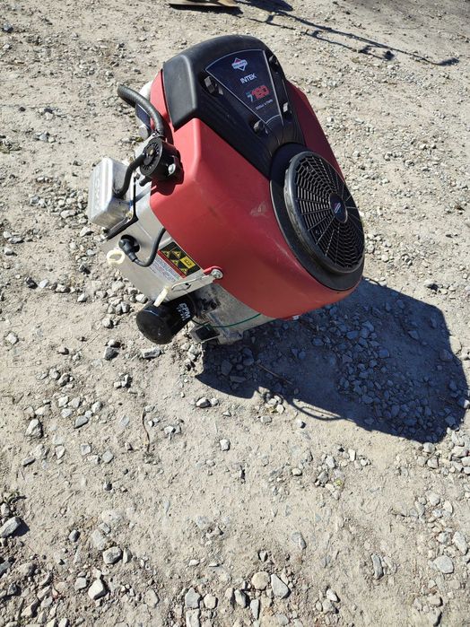 Silnik Briggs&Stratton 18 HP V-twin 2 cylindry pompa traktorek kosiarka