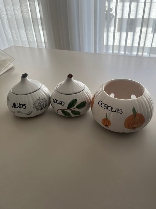 Conjunto de 3 recipientes em cerâmica