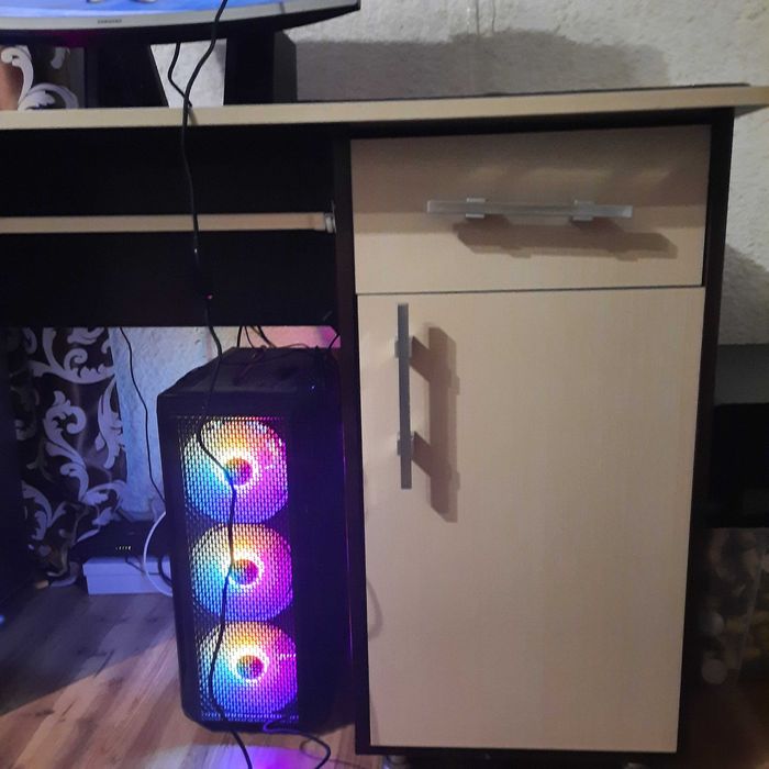 Комп'ютерний стіл+крісло