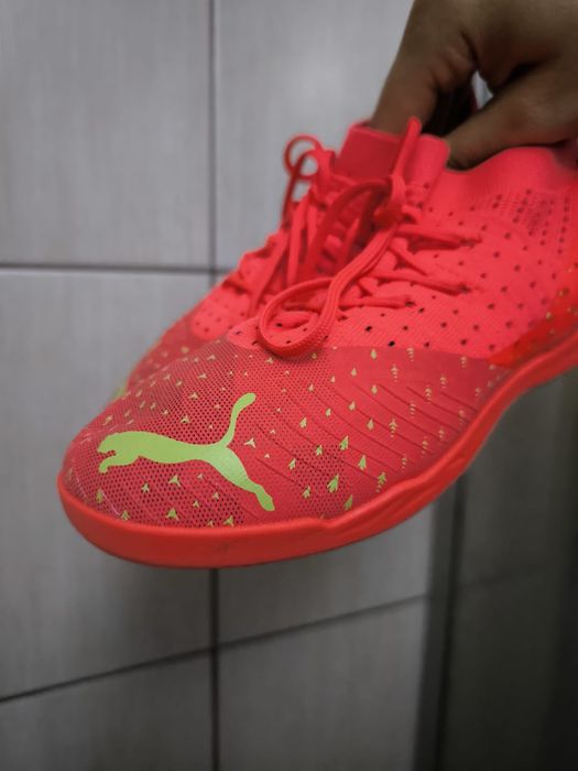 Buty Piłkarskie Halówki PUMA FUTURE Z IT  Rozmiar 36  Neon Coral  Stan BDB