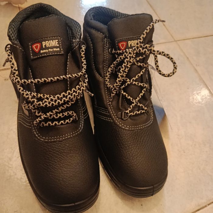 Botas  de segurança n. 42