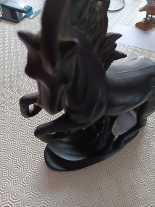 Estatua de cavalo em liga de bronze e estanho