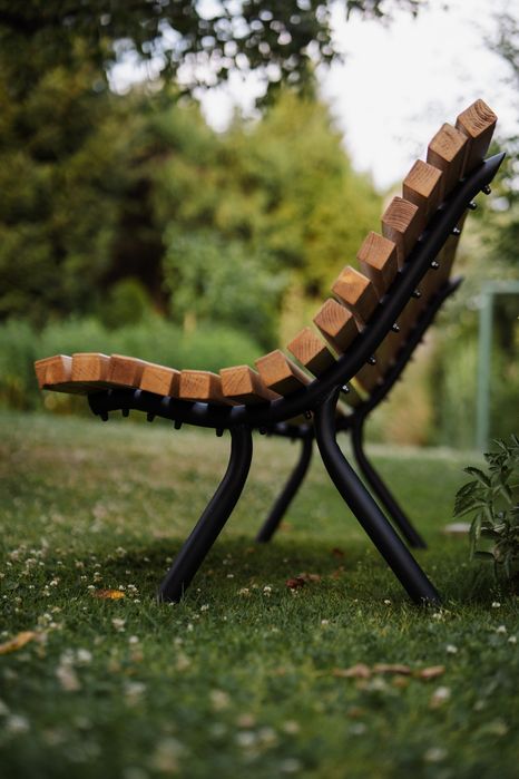 Ławka ogrodowa, parkowa, RÓŻNE KOLORY rama metalowa, sosna Skandynaws