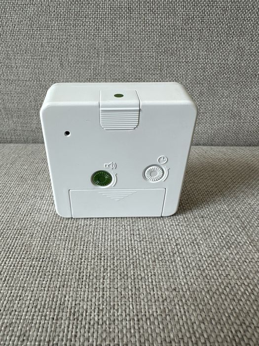 Braun BC03W - klasyczny zegar, budzik