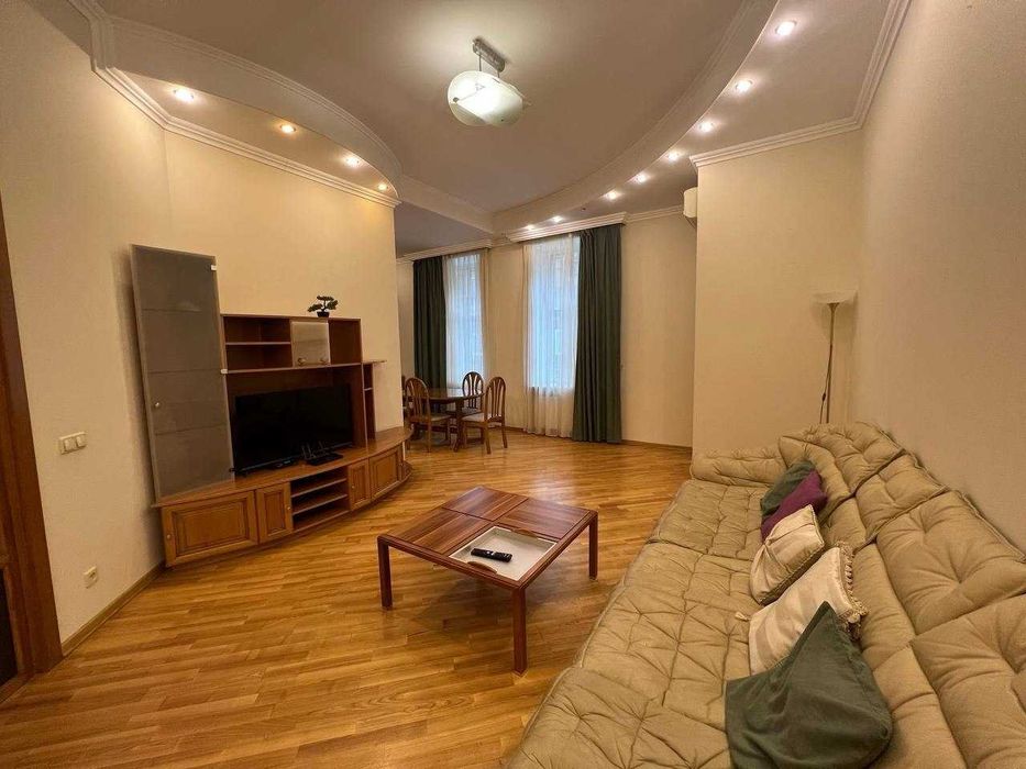 Продаж 2к.квартири 110м2  вул. Хрещатик 15, Пасаж