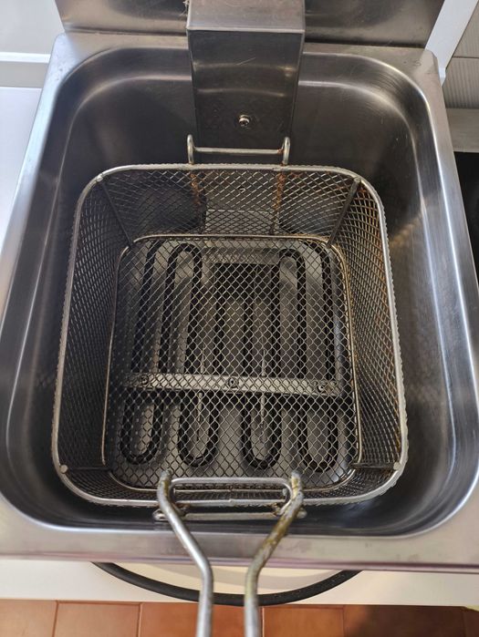 Fritadeira elétrica a óleo