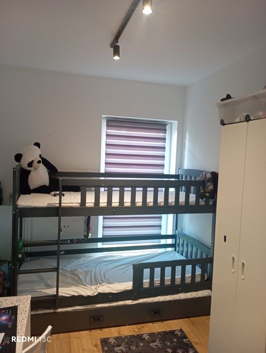 Łóżko piętrowe trzyosobowe