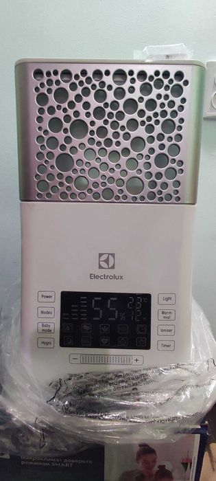 Зволожувач повітря і очищувач Electrolux