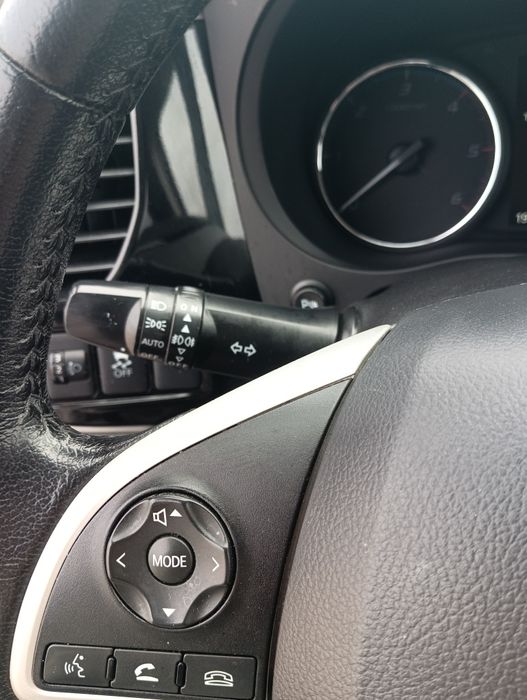 Машина Mitsubishi Outlander