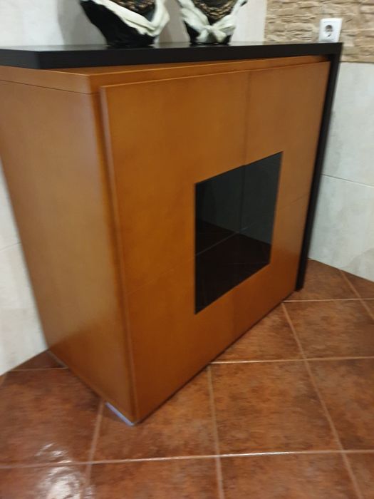 Moveis sala de estar com mesa para 4 pessoas com bar integrado.